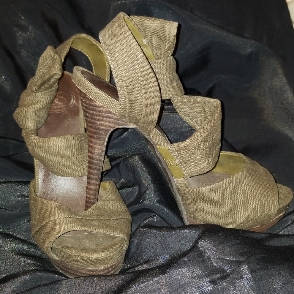 Shoes - Picture 3 of 3